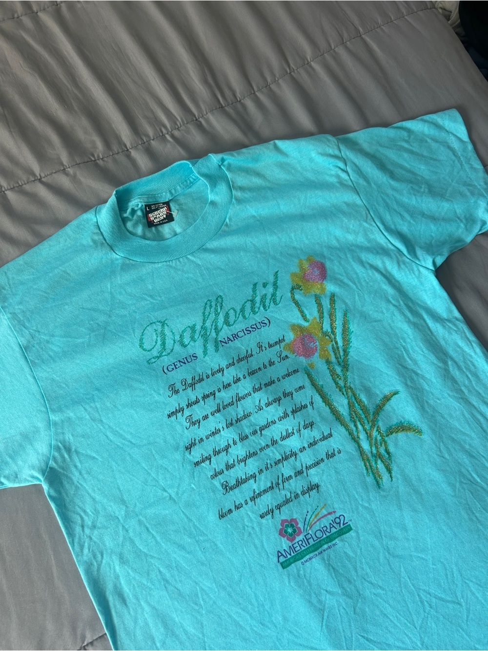 Vintage Turquoise Daffodil Graphic Tee